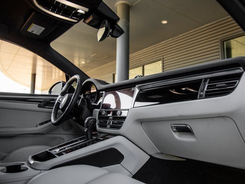 Certified 2025 Porsche Macan GTS AWD/4WD image 45