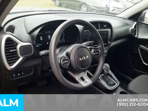 Used 2024 Kia Soul LX w/ Option Group 015 image 5