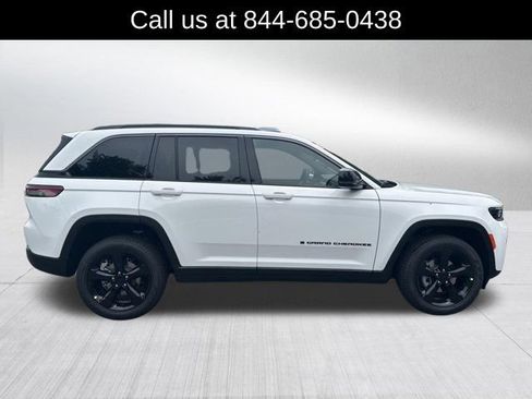 New 2026 Jeep Grand Cherokee Limited w/ Limited Altitude Package AWD/4WD image 4
