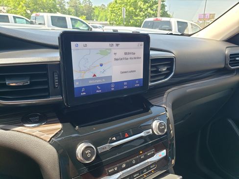 Used 2024 Ford Explorer Limited image 24