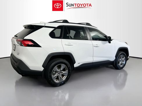 Used 2025 Toyota RAV4 XLE AWD/4WD image 4