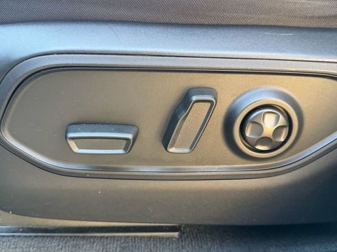 Used 2023 Jeep Grand Cherokee Limited image 21