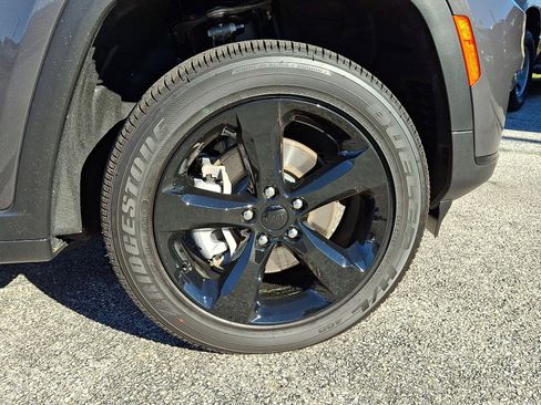 Certified 2025 Jeep Grand Cherokee L Altitude image 10