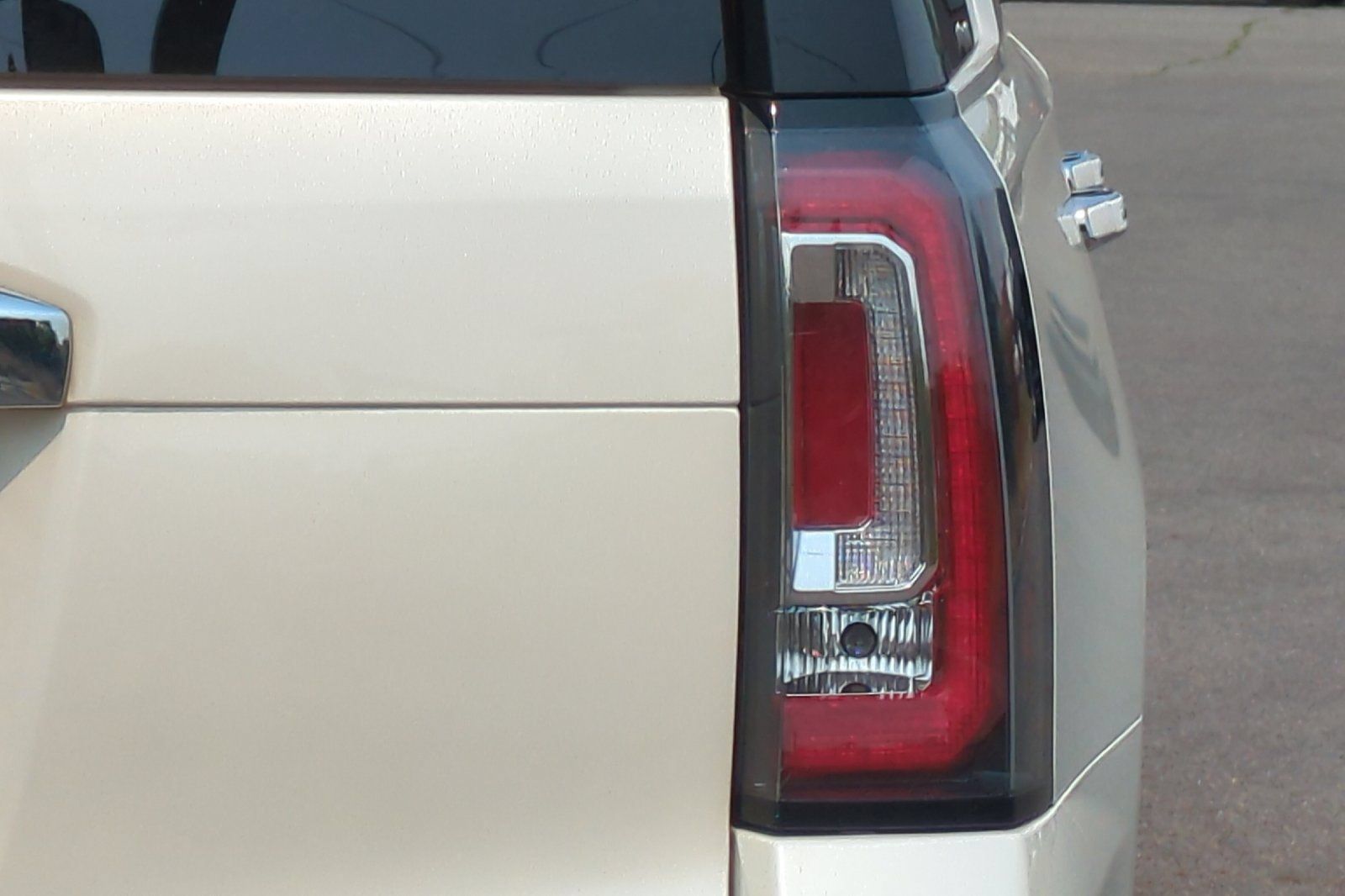 Used 2015 GMC Yukon Denali w/ Premium Package AWD/4WD image 47