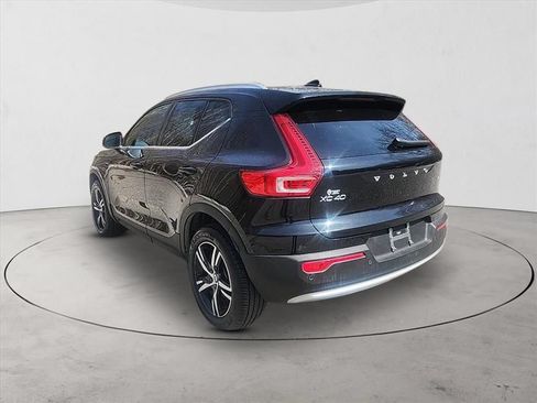 Certified 2025 Volvo XC40 B5 Core AWD/4WD image 3