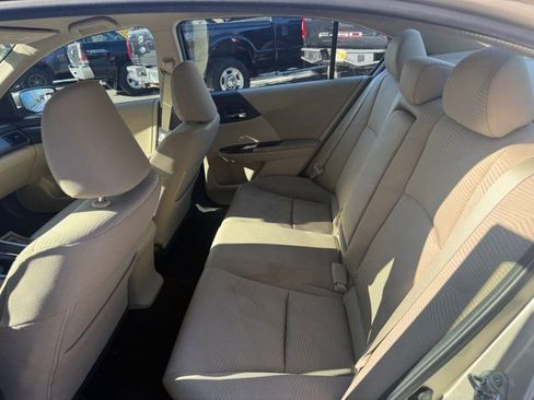 Used 2016 Ford Fusion SE image 2