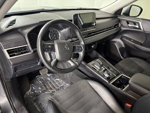 Used 2024 Mitsubishi Outlander SE image 17
