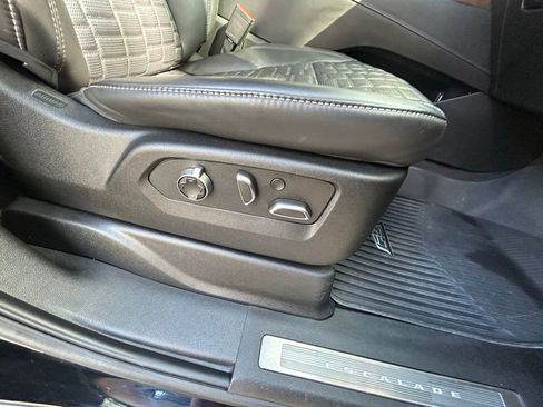 Used 2023 Cadillac Escalade Sport Platinum w/ LPO, ONYX Package image 35