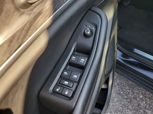 Used 2024 Jeep Grand Cherokee Limited w/ Black Appearance Package RWD image 16