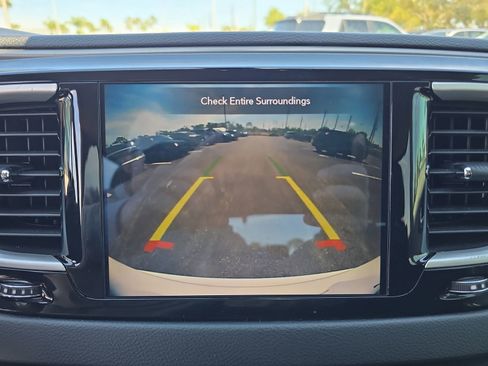 Used 2020 Chrysler Pacifica Touring image 19