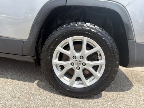 Used 2017 Jeep Cherokee Latitude w/ True North Edition AWD/4WD image 33