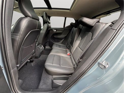 Used 2021 Volvo XC40 T5 Momentum w/ Premium Package AWD/4WD image 38