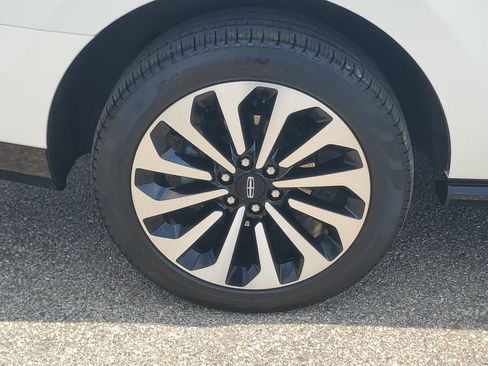 Certified 2024 Lincoln Navigator Reserve AWD/4WD image 7