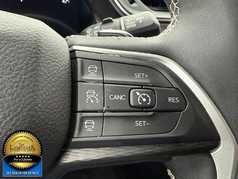 Used 2023 Jeep Grand Cherokee L Laredo image 11