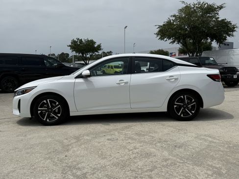 Used 2024 Nissan Sentra SV FWD image 9