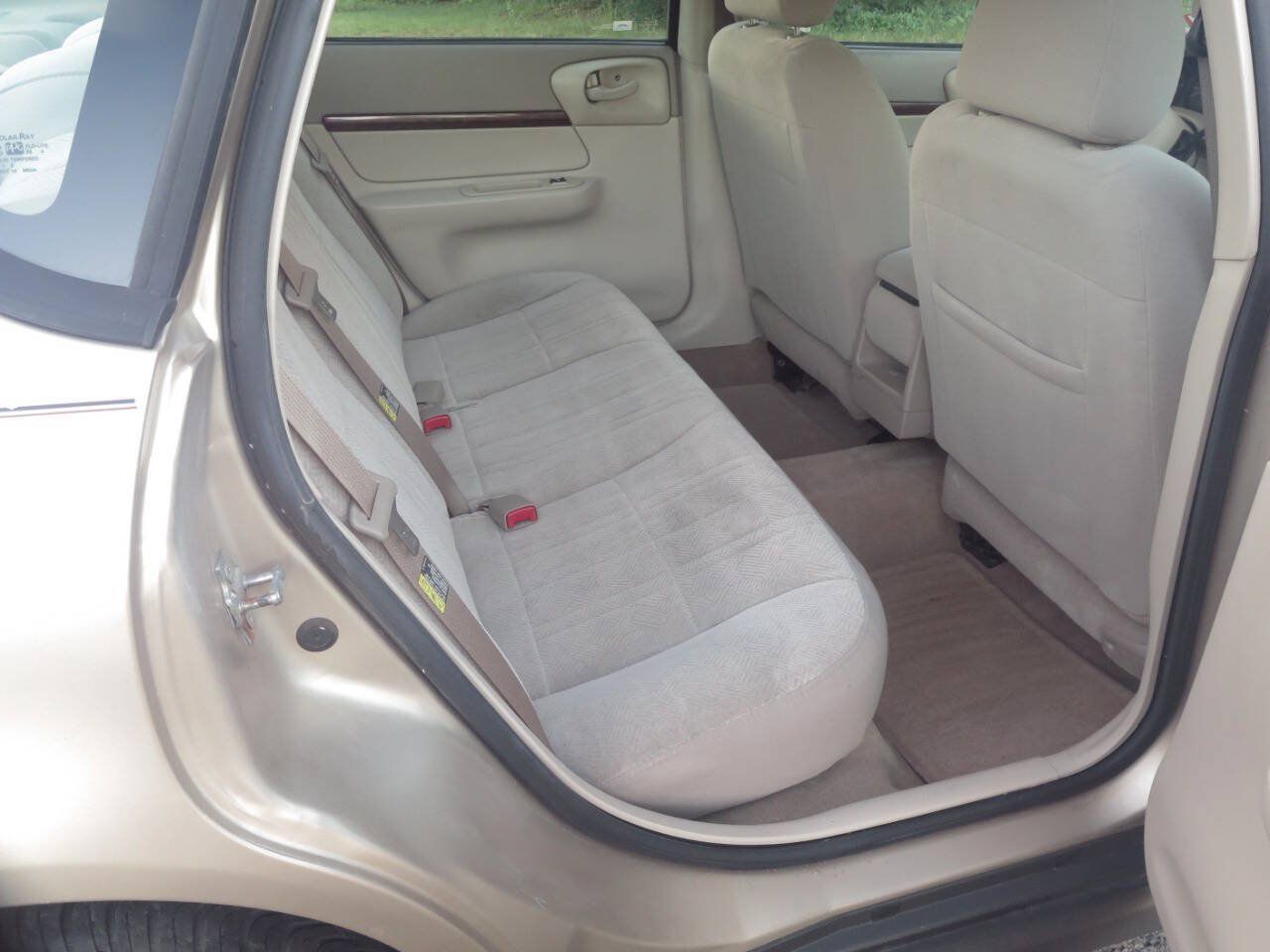 Used 2005 Chevrolet Impala w/ Preferred Equipment Group FWD image 14
