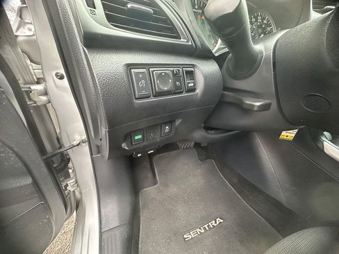 Used 2019 Nissan Sentra S image 13