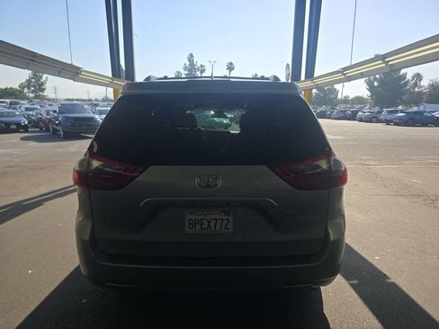 Used 2020 Toyota Sienna XLE w/ XLE Navigation Package image 12
