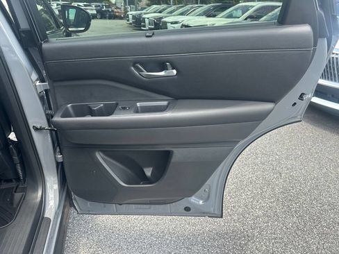 Used 2024 Nissan Pathfinder SL AWD/4WD image 14