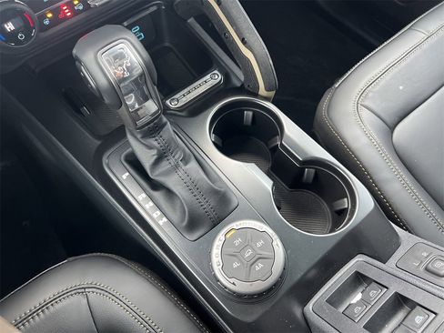 New 2025 Ford Bronco Badlands image 8