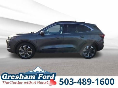 Used 2023 Ford Escape Platinum AWD/4WD image 2