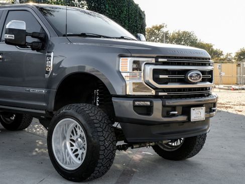 Used 2022 Ford F250 Platinum w/ FX4 Off-Road Package AWD/4WD image 7