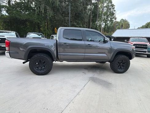 Used 2017 Toyota Tacoma TRD Off-Road w/ Tow Package (A/T) AWD/4WD image 6
