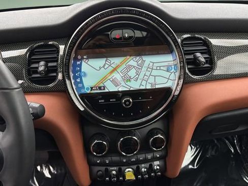 Used 2024 MINI Cooper SE w/ Signature Upholstery Package image 25