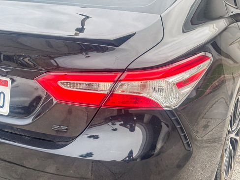 Certified 2020 Toyota Camry SE image 8