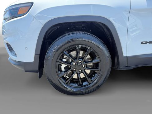 Used 2023 Jeep Cherokee Altitude Lux image 9