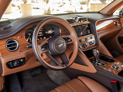 Certified 2022 Bentley Bentayga image 19