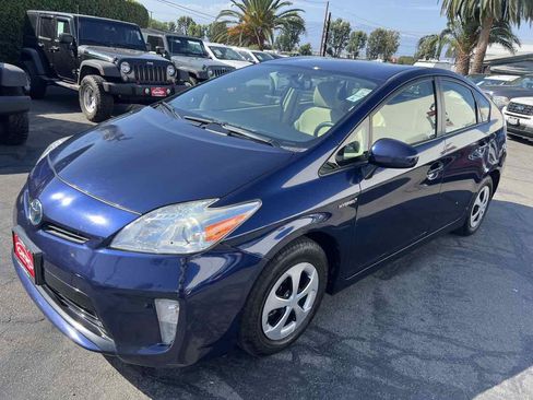 Used 2015 Toyota Prius Two FWD image 2