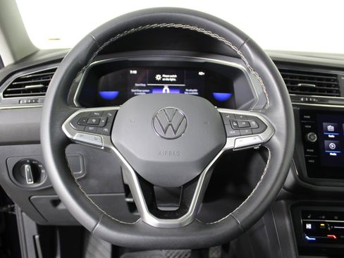 Used 2023 Volkswagen Tiguan SE w/ Panoramic Sunroof Package image 15