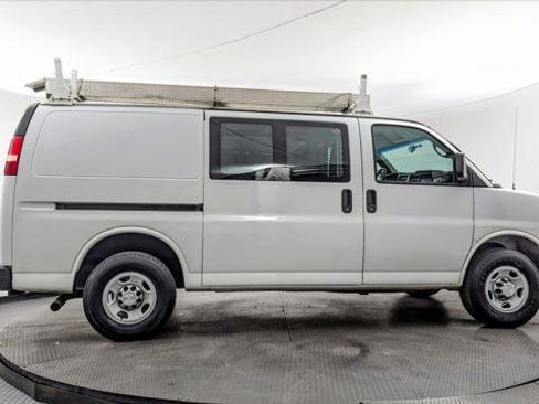 Used 2015 Chevrolet Express 3500 RWD image 9