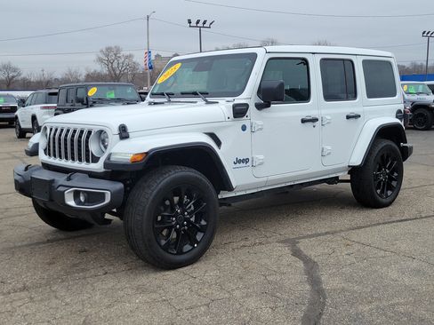 Used 2025 Jeep Wrangler Unlimited Sahara w/ Safety Group AWD/4WD image 2