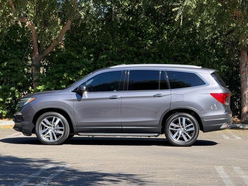 Used 2018 Honda Pilot Touring image 5