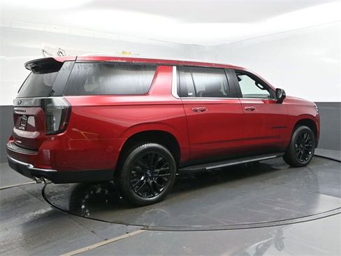 New 2025 Chevrolet Suburban Premier image 28