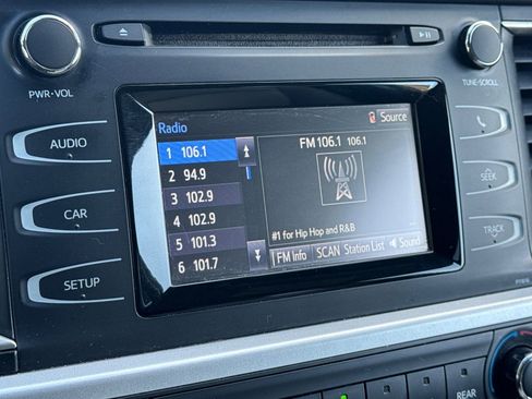 Used 2019 Toyota Highlander LE w/ Carpet Mat Package (TMS) image 19