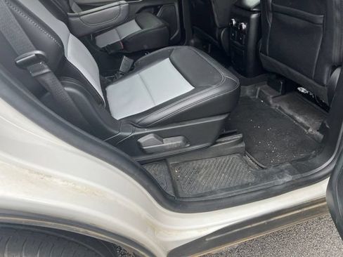 Used 2023 Ford Explorer XLT w/ Equipment Group 202A RWD image 7