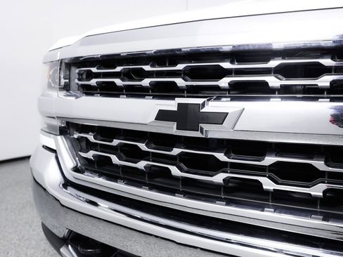 Used 2018 Chevrolet Silverado 1500 LTZ w/ Sport Package AWD/4WD image 4