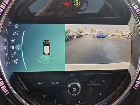 Used 2022 MINI Cooper 4-Door Hardtop image 25