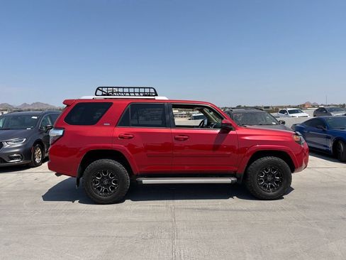Used 2016 Toyota 4Runner SR5 AWD/4WD image 3