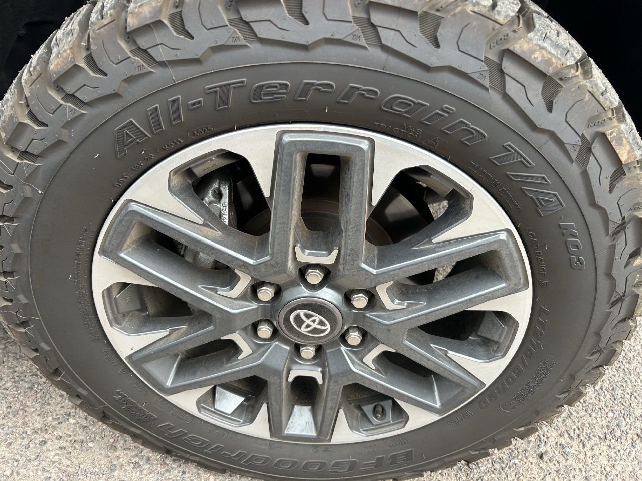Used 2025 Toyota Tundra Limited AWD/4WD image 9