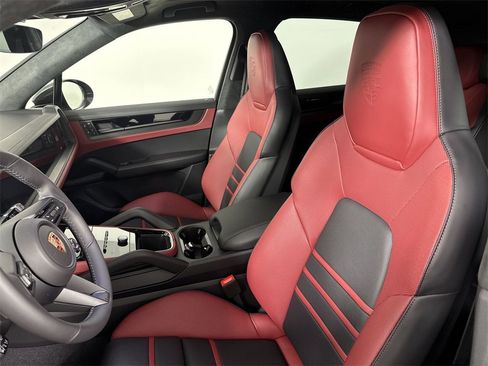 New 2026 Porsche Cayenne GTS image 5