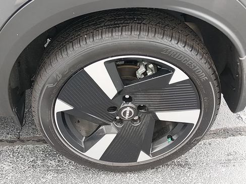 Certified 2025 Nissan Kicks SR FWD image 16