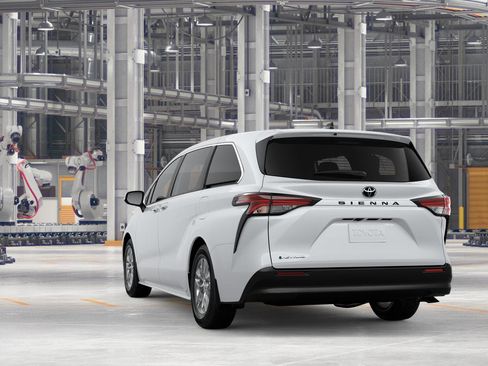 New 2026 Toyota Sienna LE AWD/4WD image 7