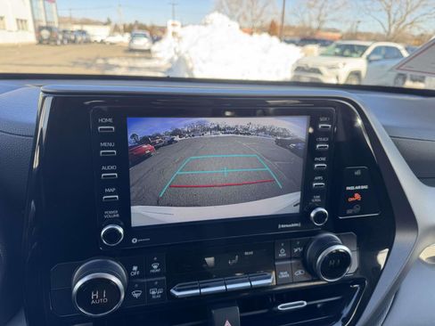 Certified 2022 Toyota Highlander L image 30