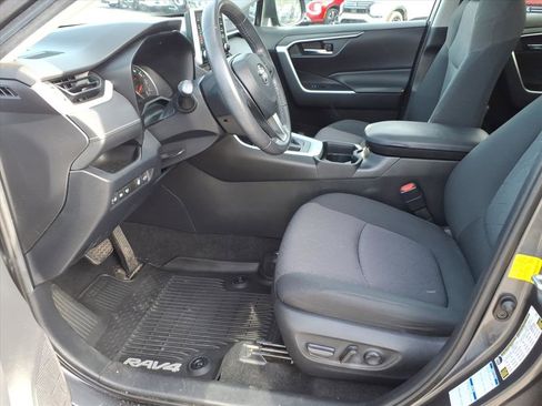 Used 2020 Toyota RAV4 XLE image 8