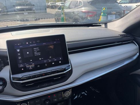 Used 2025 Jeep Compass Limited image 35