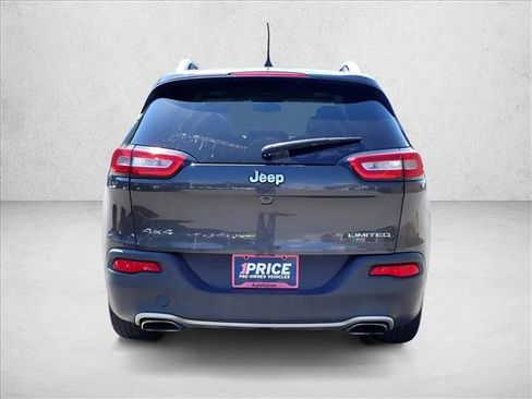 Used 2017 Jeep Cherokee Limited w/ Luxury Group AWD/4WD image 3